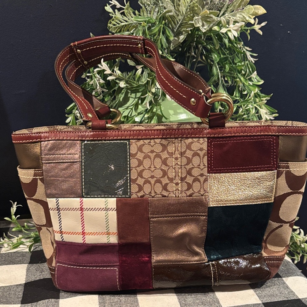 Coach Vintage Holiday Patchwork Gallery Tote - Picture 9 of 14